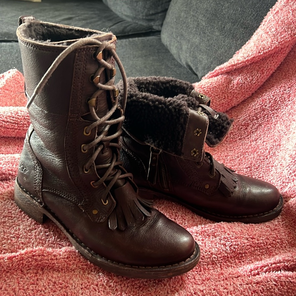 UGG Jena kiltie boot